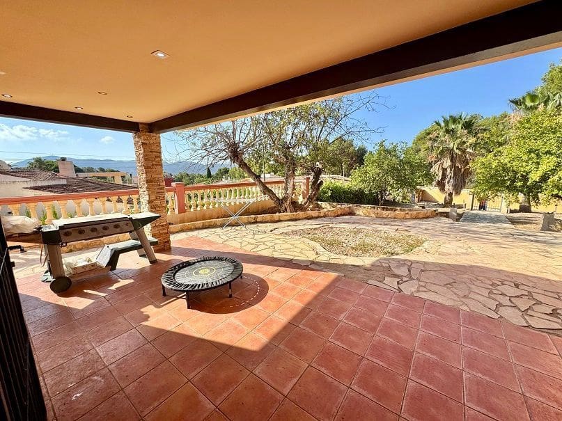 7 bedroom Villa for sale in La Nucia with pool garage - € 750,000 (Ref: 9116645)