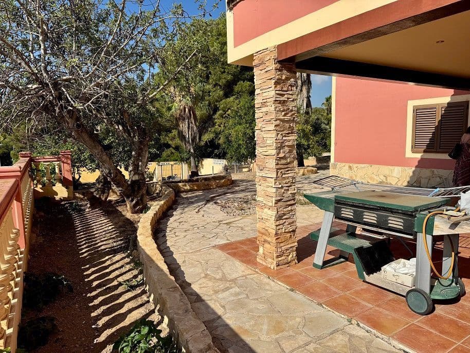 7 bedroom Villa for sale in La Nucia with pool garage - € 750,000 (Ref: 9116645)