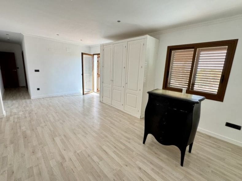 7 bedroom Villa for sale in La Nucia with pool garage - € 750,000 (Ref: 9116645)