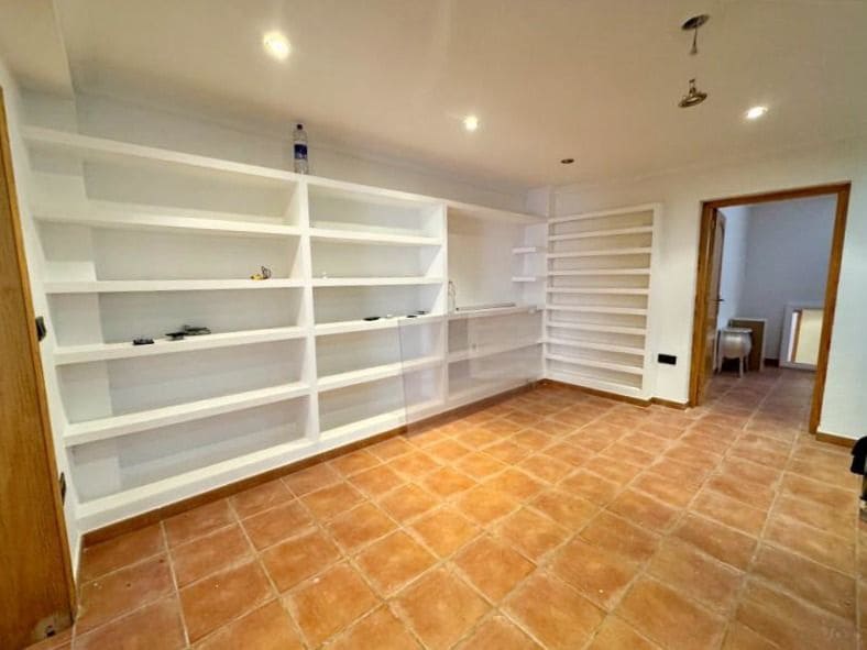 7 bedroom Villa for sale in La Nucia with pool garage - € 750,000 (Ref: 9116645)