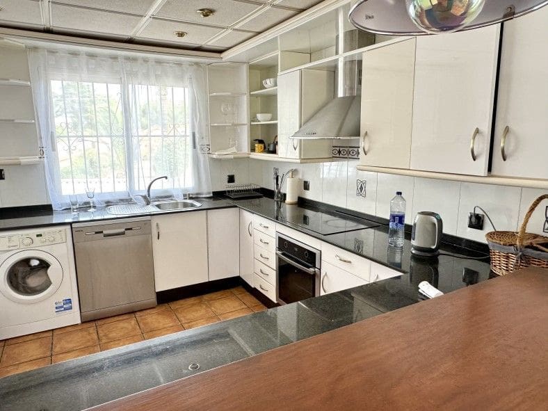 7 bedroom Villa for sale in La Nucia with pool garage - € 750,000 (Ref: 9116645)