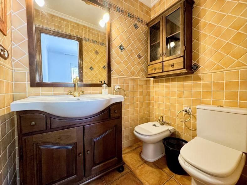 7 bedroom Villa for sale in La Nucia with pool garage - € 750,000 (Ref: 9116645)