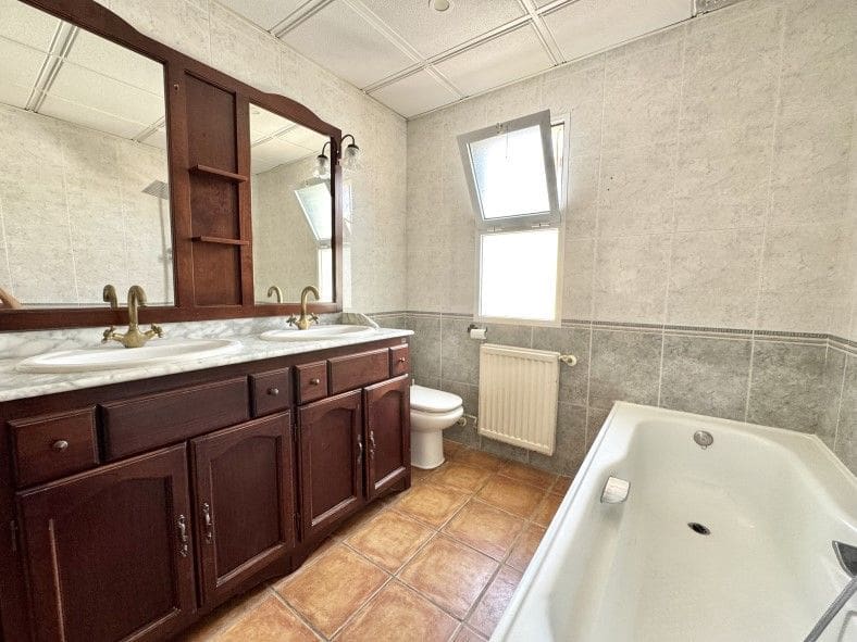 7 bedroom Villa for sale in La Nucia with pool garage - € 750,000 (Ref: 9116645)