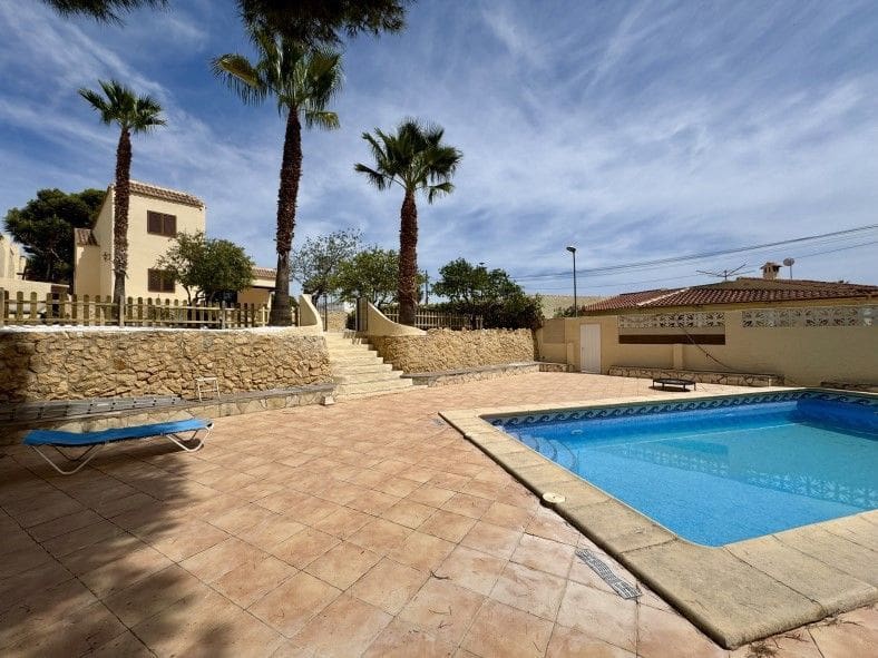7 bedroom Villa for sale in La Nucia with pool garage - € 750,000 (Ref: 9116645)