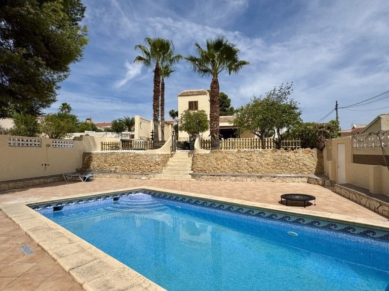 7 bedroom Villa for sale in La Nucia with pool garage - € 750,000 (Ref: 9116645)