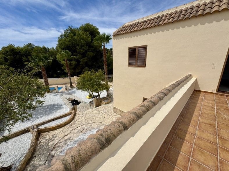 7 bedroom Villa for sale in La Nucia with pool garage - € 750,000 (Ref: 9116645)