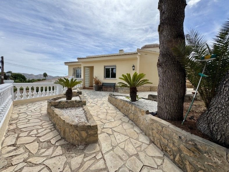 7 bedroom Villa for sale in La Nucia with pool garage - € 750,000 (Ref: 9116645)