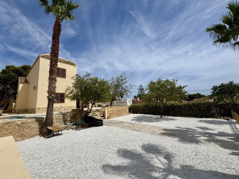 7 bedroom Villa for sale in La Nucia with pool garage - € 750,000 (Ref: 9116645)