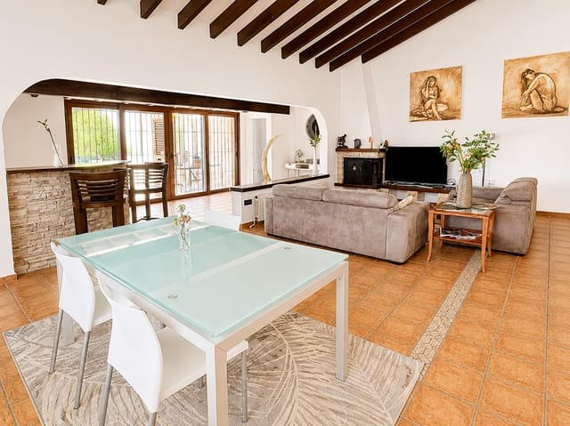 7 soveværelse Villa til salg i La Nucia med swimmingpool garage - € 750.000 (Ref: 9116645)