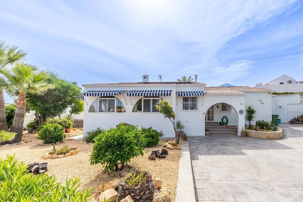 4 bedroom Villa for sale in La Nucia with pool garage - € 569,000 (Ref: 9124643)