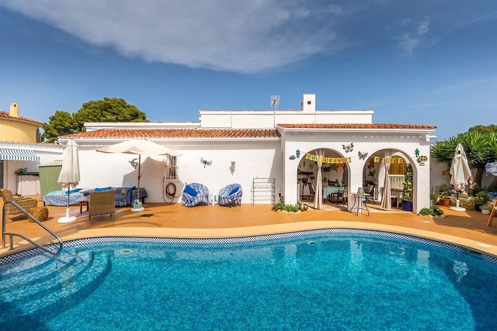 4 bedroom Villa for sale in La Nucia with pool garage - € 569,000 (Ref: 9124643)