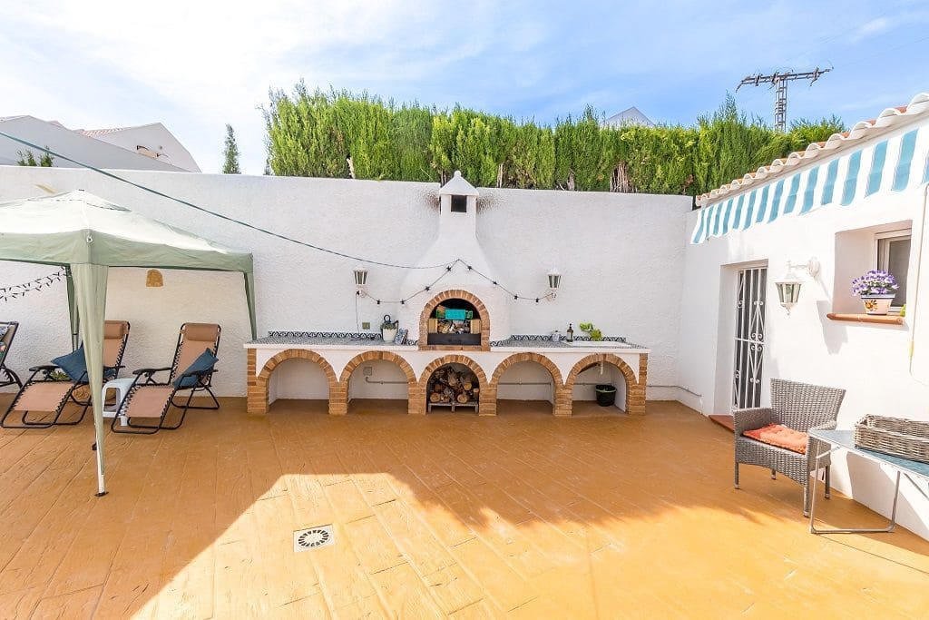 4 bedroom Villa for sale in La Nucia with pool garage - € 569,000 (Ref: 9124643)