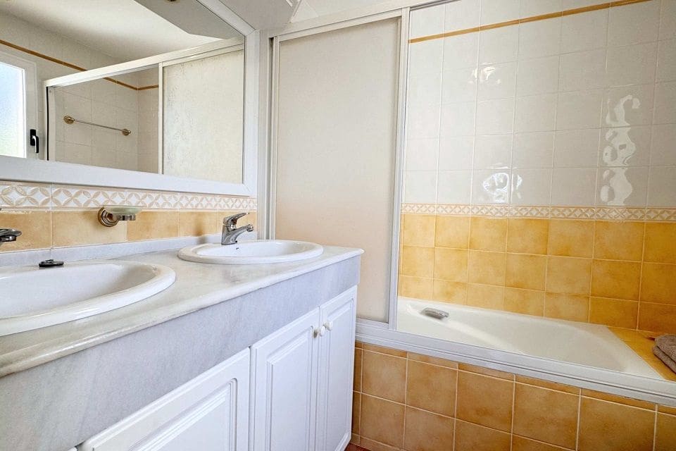 3 soveværelse Semi-Rækkehus til salg i Albir med swimmingpool garage - € 495.000 (Ref: 9148861)