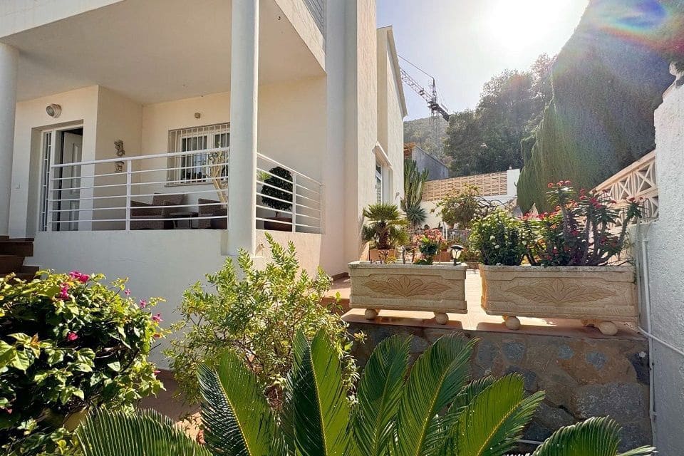 3 soveværelse Semi-Rækkehus til salg i Albir med swimmingpool garage - € 495.000 (Ref: 9148861)