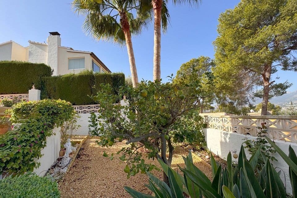 3 soveværelse Semi-Rækkehus til salg i Albir med swimmingpool garage - € 495.000 (Ref: 9148861)