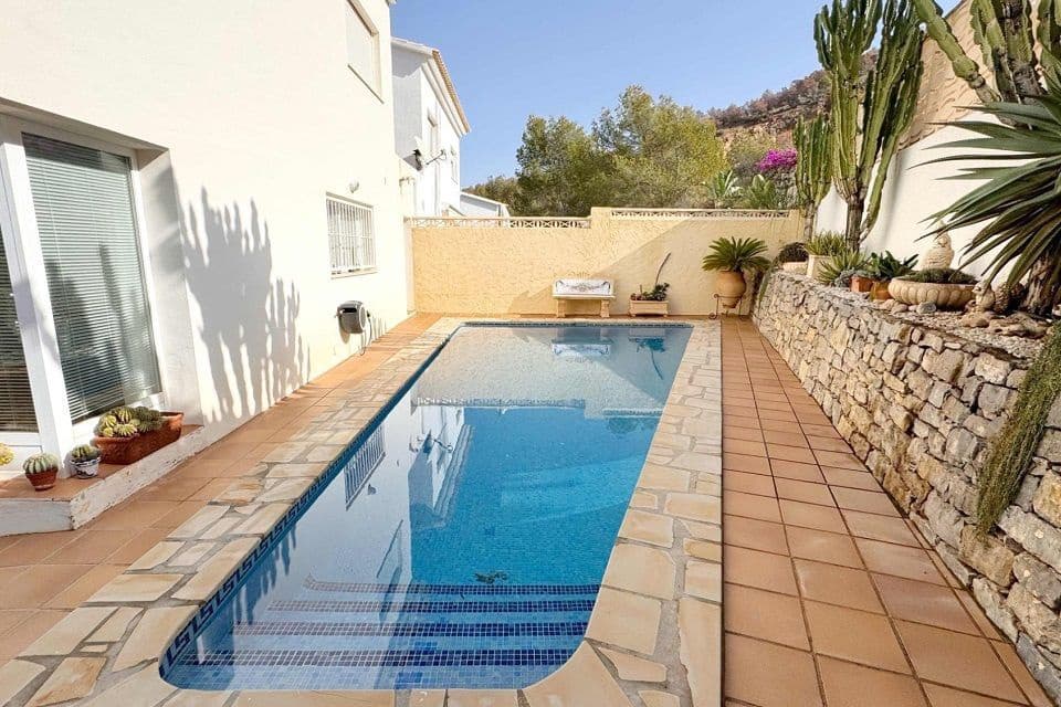 3 soveværelse Semi-Rækkehus til salg i Albir med swimmingpool garage - € 495.000 (Ref: 9148861)