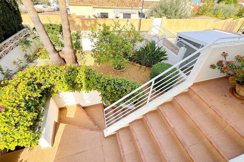 3 soveværelse Semi-Rækkehus til salg i Albir med swimmingpool garage - € 495.000 (Ref: 9148861)