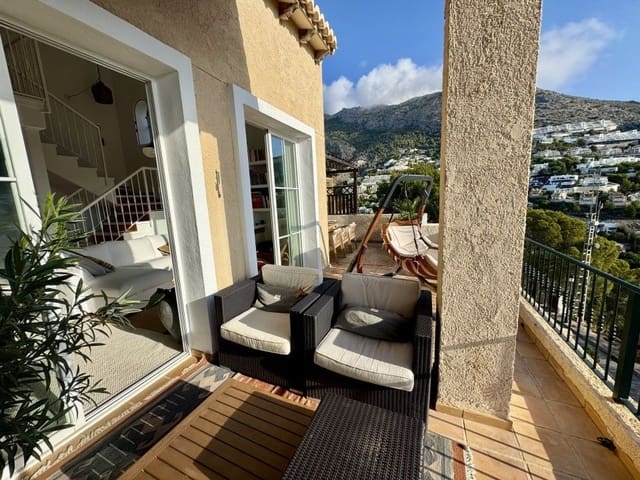 3 bedroom Bungalow for sale in Altea with pool garage - € 440,000 (Ref: 9247949)