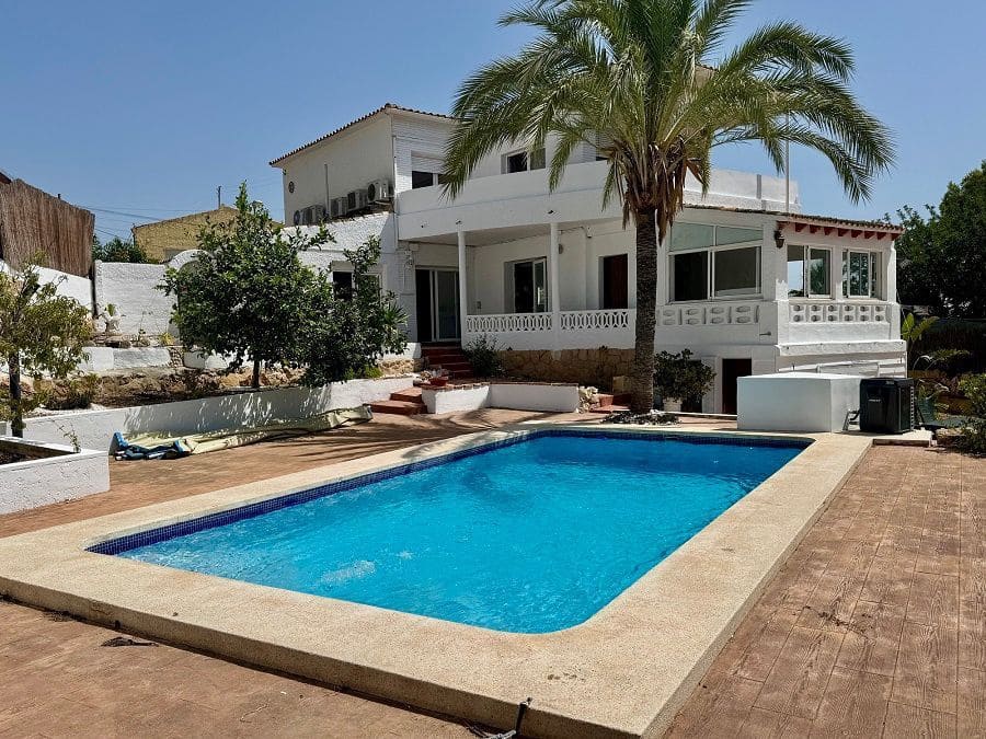 4 Zimmer Villa zu verkaufen in La Nucia mit Pool Garage - 475.000 € (Ref: 9296671)