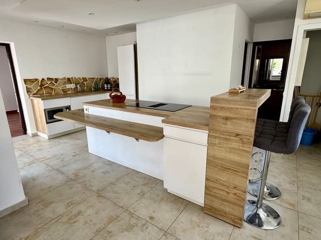 4 Zimmer Villa zu verkaufen in La Nucia mit Pool Garage - 475.000 € (Ref: 9296671)