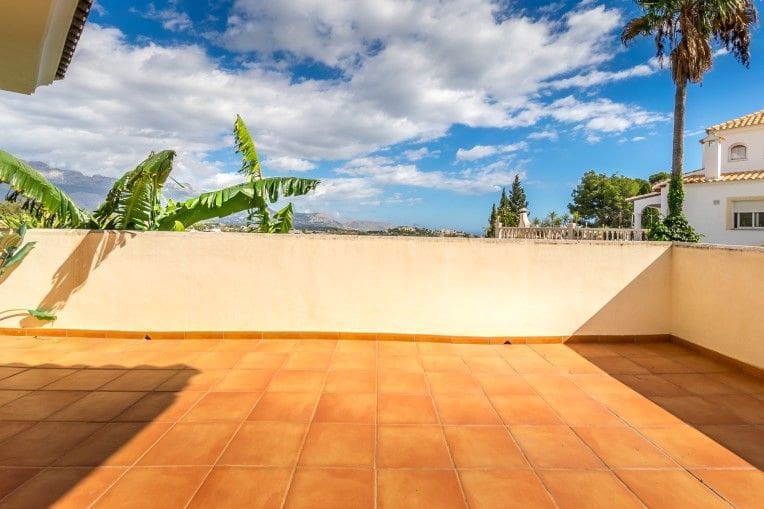 4 bedroom Villa for sale in Alfaz del Pi / L'Alfas del Pi with pool garage - € 695,000 (Ref: 9349032)