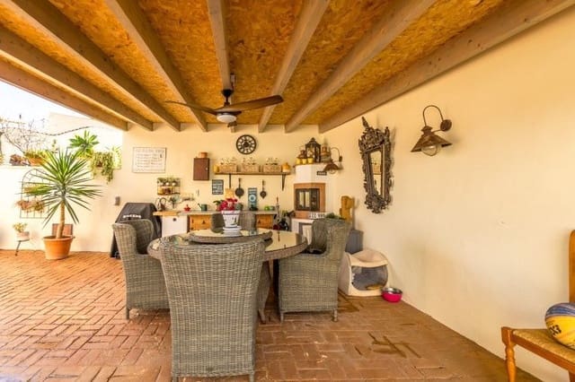 4 Zimmer Villa zu verkaufen in Alfaz del Pi / L'Alfàs del Pi mit Pool Garage - 695.000 € (Ref: 9349032)