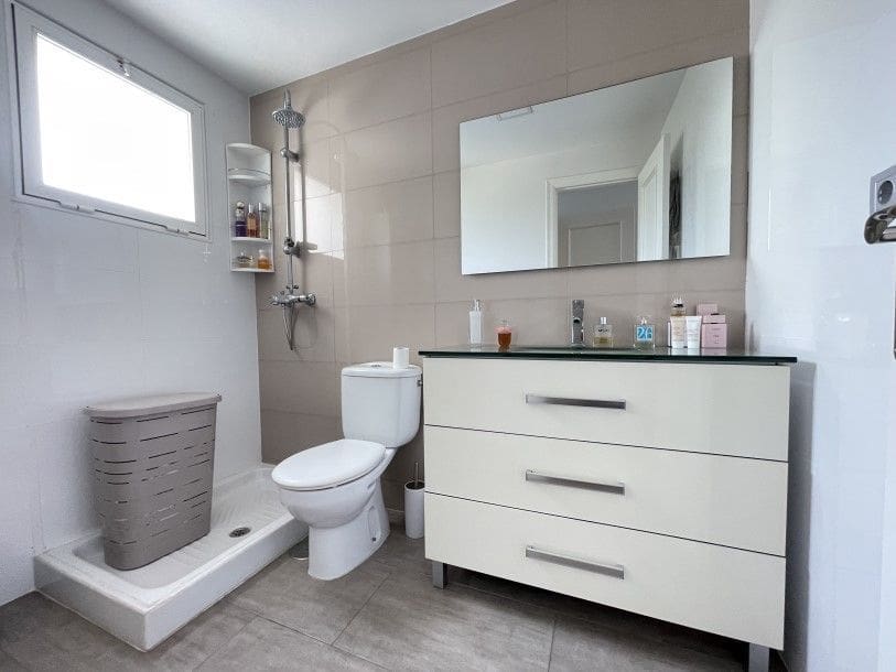 2 bedroom Apartment for sale in Benidorm with pool garage - € 293,000 (Ref: 9385156)