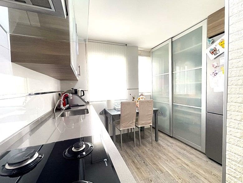 2 bedroom Apartment for sale in Benidorm with pool garage - € 293,000 (Ref: 9385156)