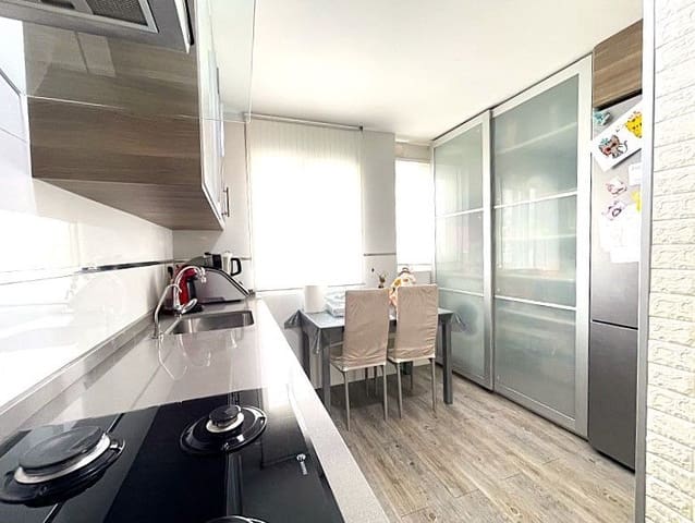 2 bedroom Apartment for sale in Benidorm with pool garage - € 293,000 (Ref: 9385156)