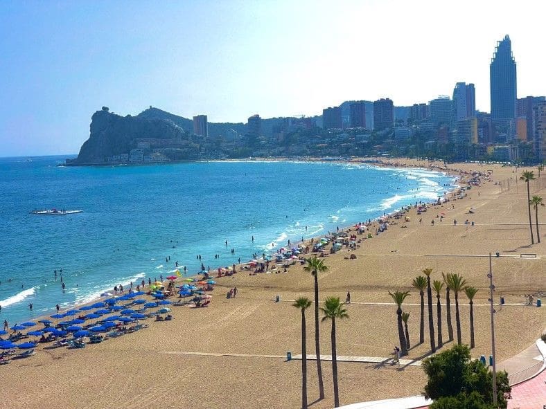 2 bedroom Apartment for sale in Benidorm with pool garage - € 293,000 (Ref: 9385156)