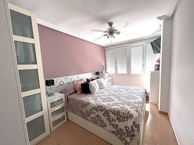 2 bedroom Apartment for sale in Benidorm with pool garage - € 293,000 (Ref: 9385156)