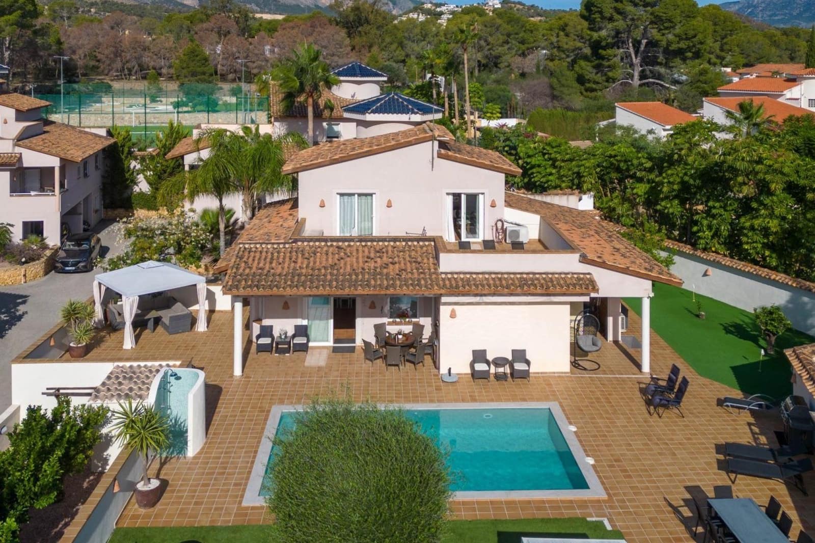 7 bedroom Villa for sale in Alfaz del Pi / L'Alfas del Pi with pool garage - € 795,000 (Ref: 9393259)