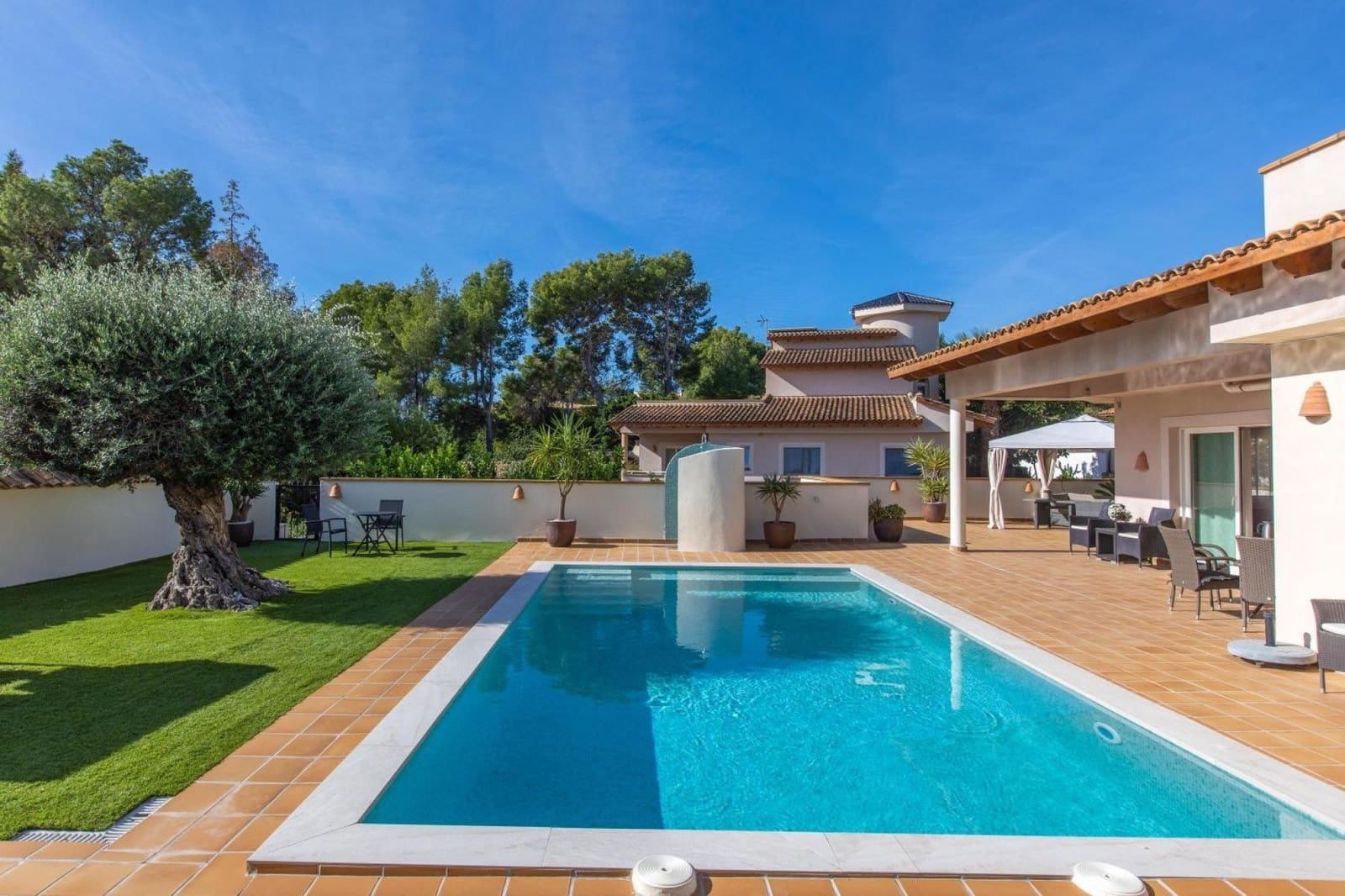 7 bedroom Villa for sale in Alfaz del Pi / L'Alfas del Pi with pool garage - € 795,000 (Ref: 9393259)