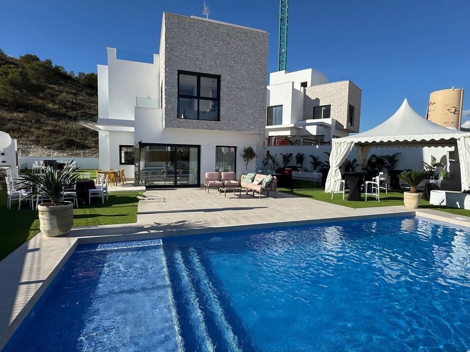 4 bedroom Villa for sale in Finestrat with pool garage - € 919,900 (Ref: 9400434)