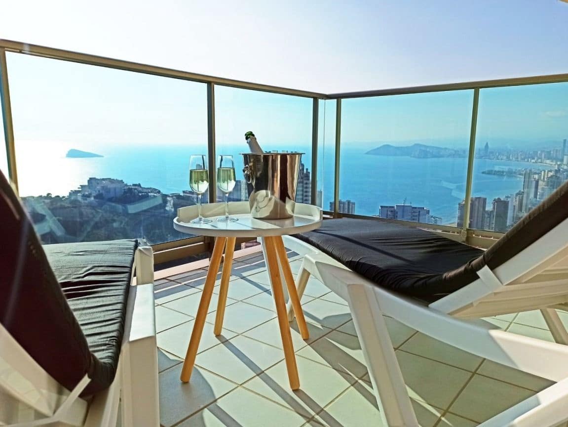 2 bedroom Apartment for sale in Benidorm with pool garage - € 369,500 (Ref: 9400435)