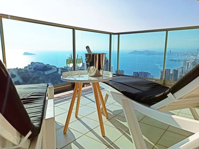 2 bedroom Apartment for sale in Benidorm with pool garage - € 369,500 (Ref: 9400435)