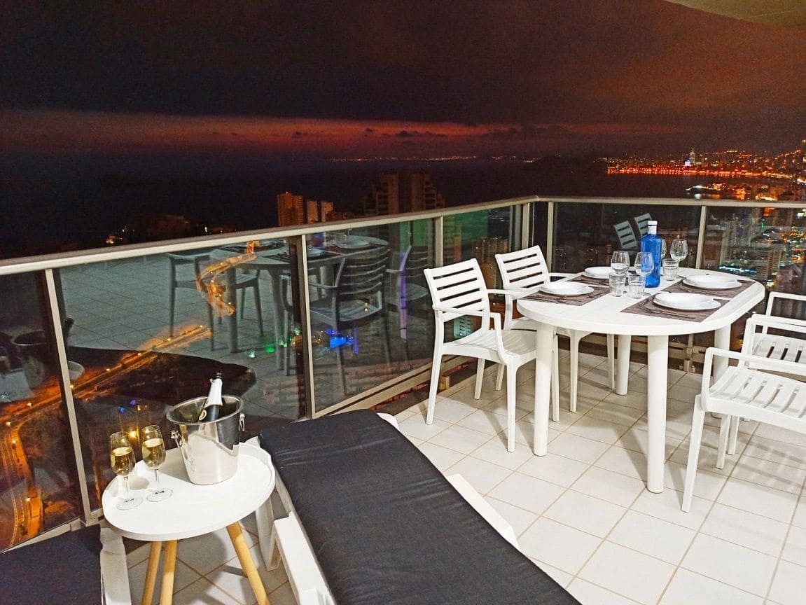 2 bedroom Apartment for sale in Benidorm with pool garage - € 369,500 (Ref: 9400435)