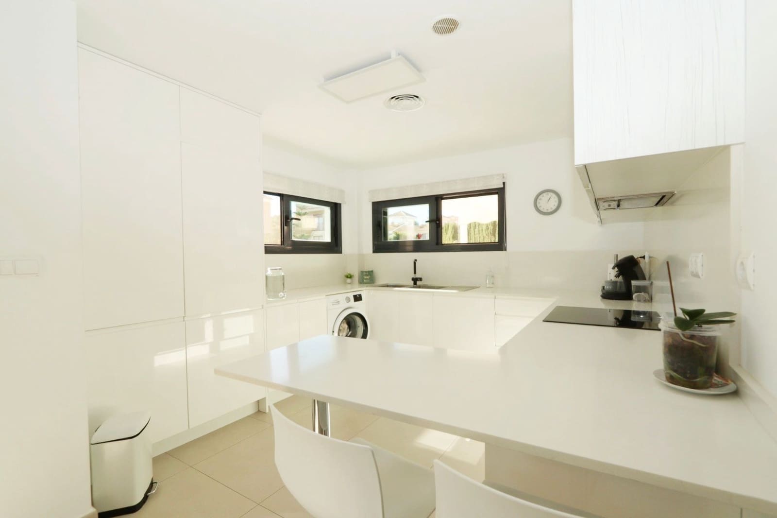 Chalet de 3 habitaciones en La Nucia en venta con piscina garaje - 585.000 € (Ref: 9448842)