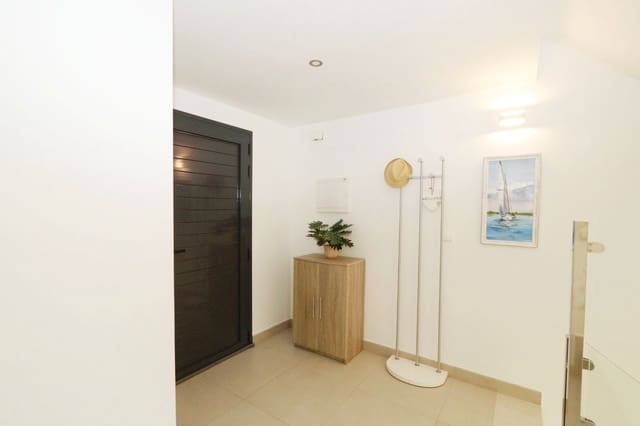 Chalet de 3 habitaciones en La Nucia en venta con piscina garaje - 585.000 € (Ref: 9448842)
