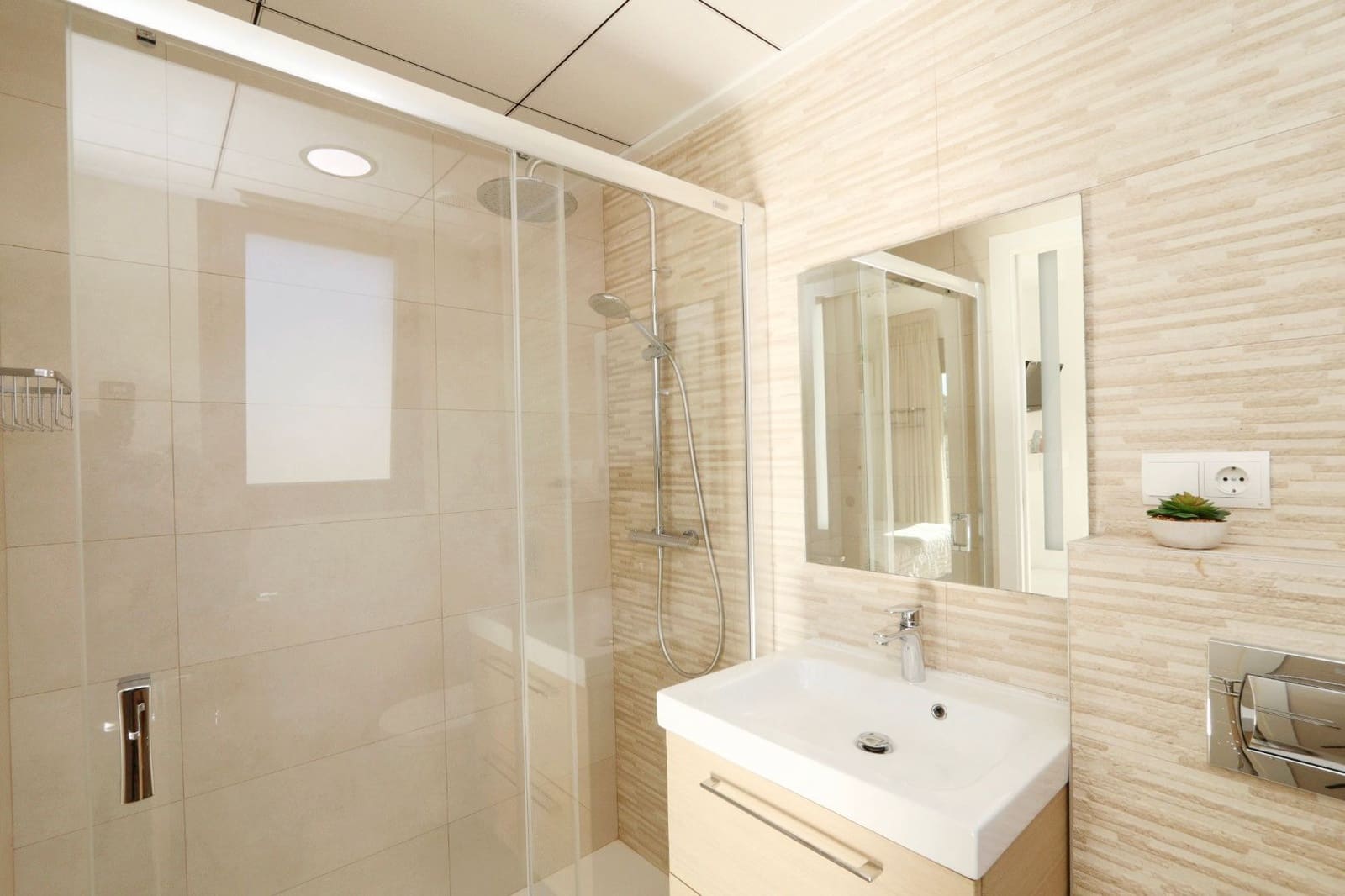 Chalet de 3 habitaciones en La Nucia en venta con piscina garaje - 585.000 € (Ref: 9448842)