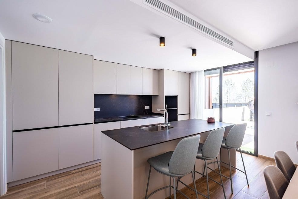 3 makuuhuone Huvila myytävänä paikassa Polop mukana 
autotalli - 540 000 € (Ref: 9461139)