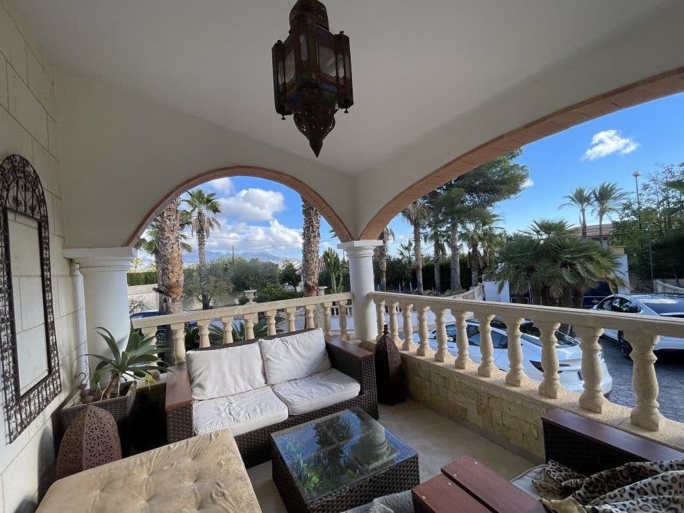 4 bedroom Villa for sale in La Nucia with pool garage - € 1,700,000 (Ref: 9475916)
