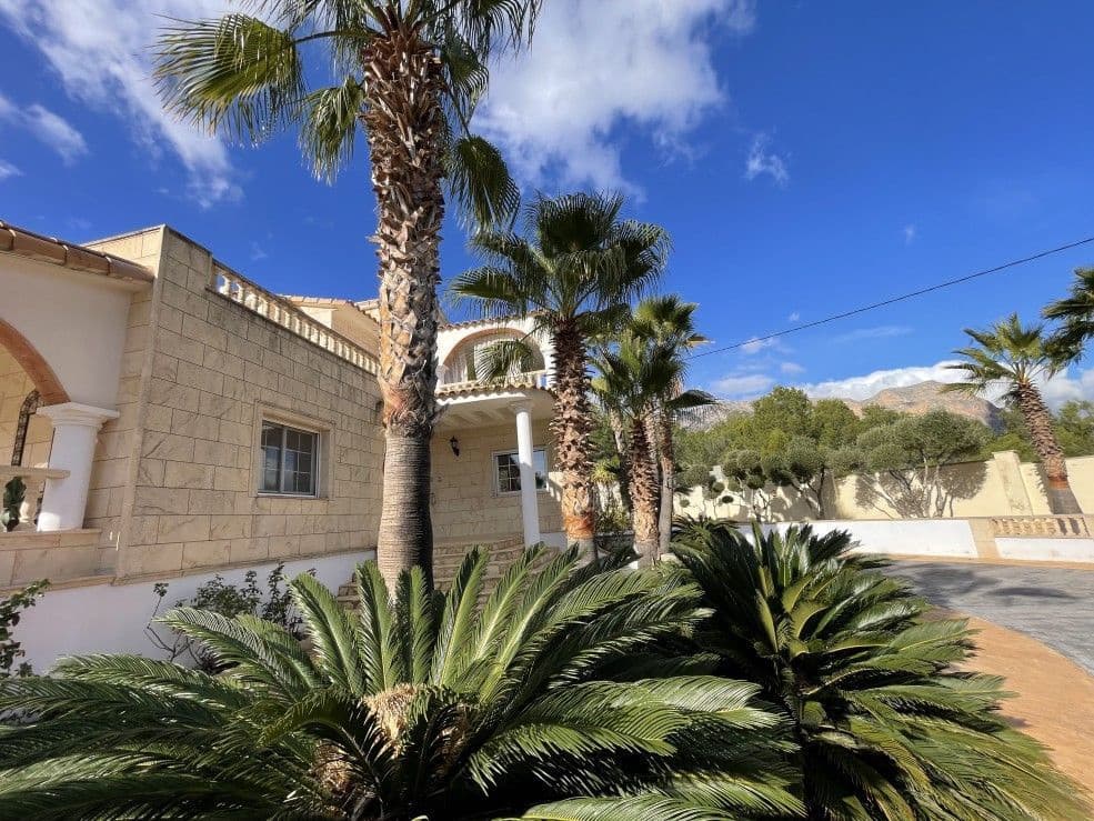 4 bedroom Villa for sale in La Nucia with pool garage - € 1,700,000 (Ref: 9475916)