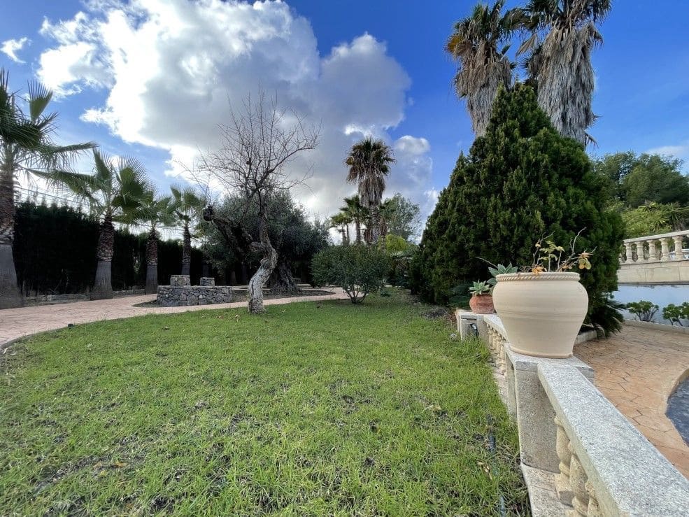 4 bedroom Villa for sale in La Nucia with pool garage - € 1,700,000 (Ref: 9475916)