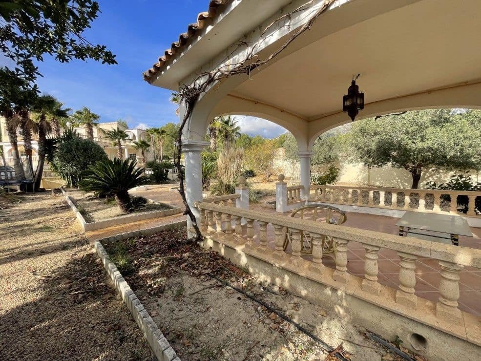 4 bedroom Villa for sale in La Nucia with pool garage - € 1,700,000 (Ref: 9475916)