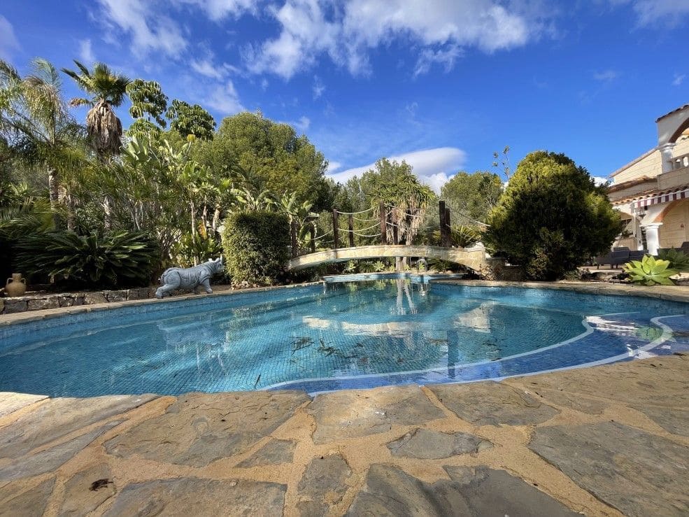 4 bedroom Villa for sale in La Nucia with pool garage - € 1,700,000 (Ref: 9475916)