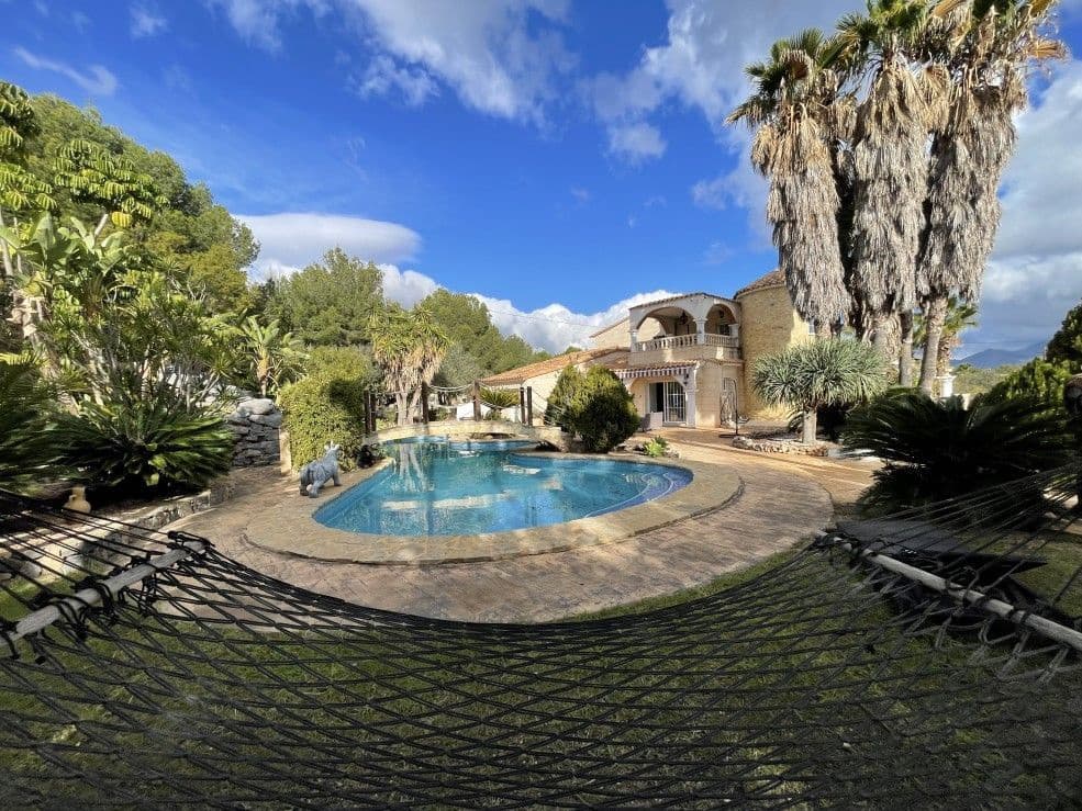 4 bedroom Villa for sale in La Nucia with pool garage - € 1,700,000 (Ref: 9475916)