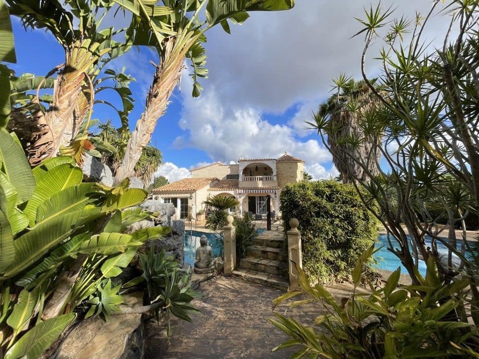 4 bedroom Villa for sale in La Nucia with pool garage - € 1,700,000 (Ref: 9475916)