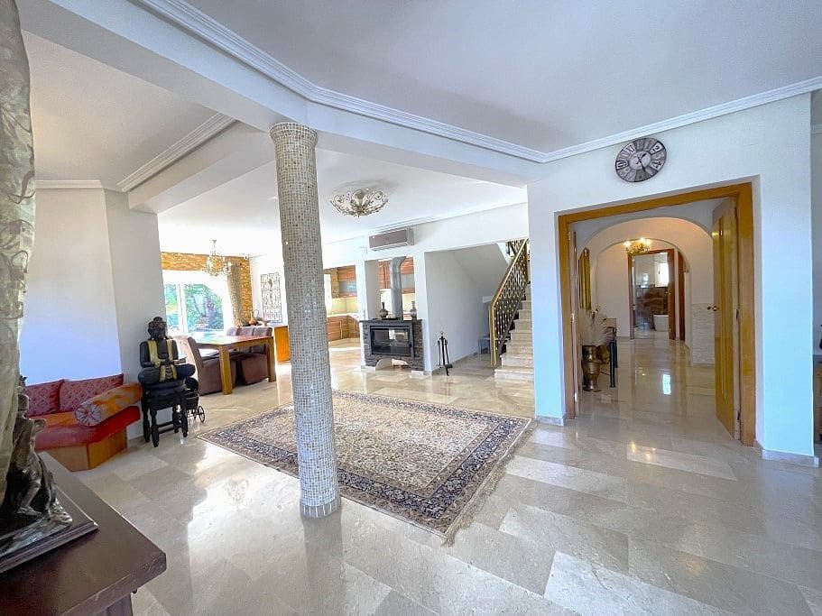 4 soverom Villa til salgs i La Nucia med svømmebasseng garasje - € 1 850 000 (Ref: 9529478)