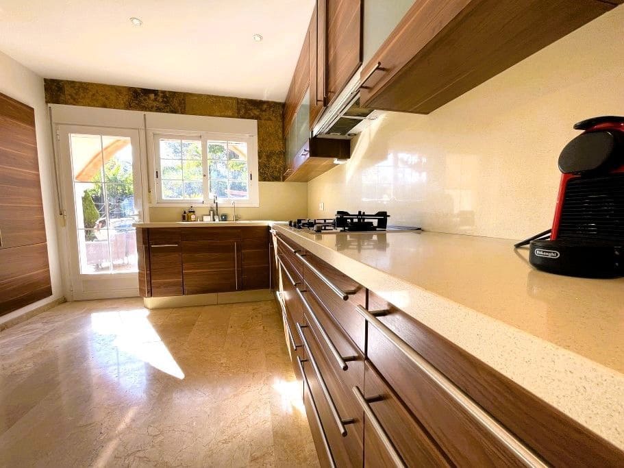 4 soverom Villa til salgs i La Nucia med svømmebasseng garasje - € 1 850 000 (Ref: 9529478)